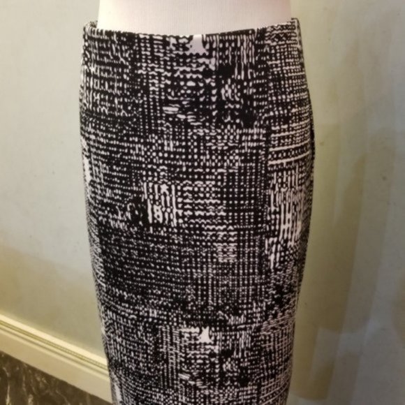 Vince Camuto printed pencil skirt size Small (96) - Picture 6 of 7